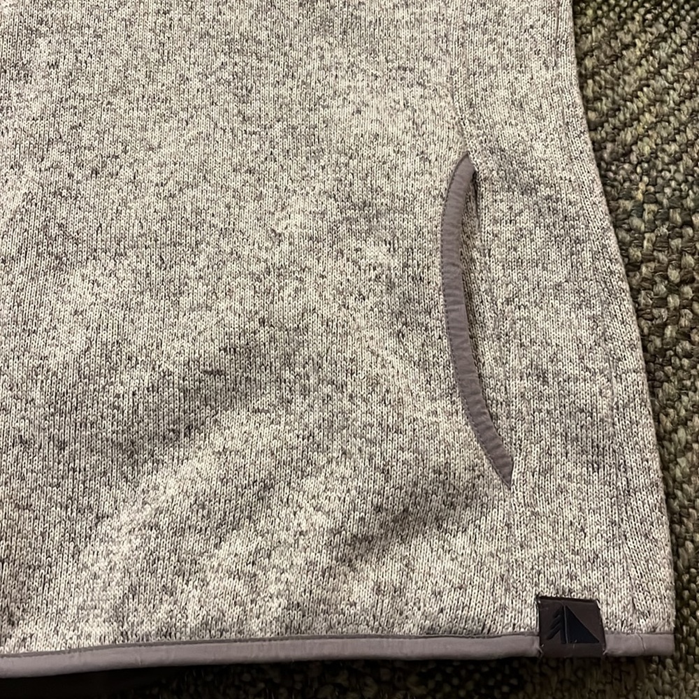L.L. Bean Womens pullover top - Picture 4 of 9